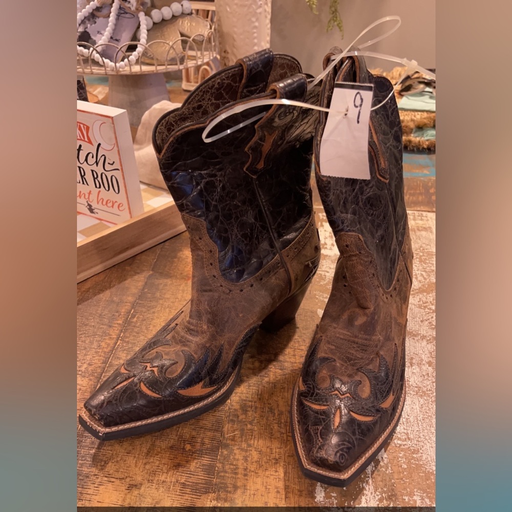 Brand New Ariat booties